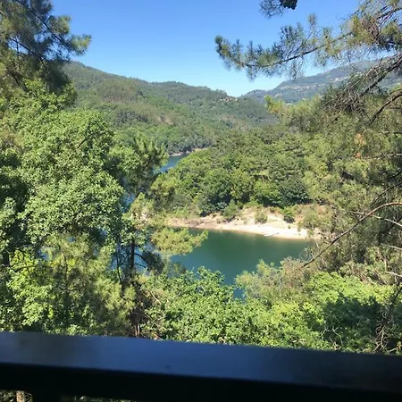 펜션 Sobreiro Valley - Casa Firmino 비에이라도미노